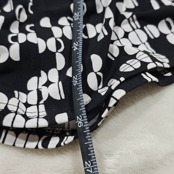 Vince Camuto ✦ Black White Geometric Blouse ✦ Cinched Sides V-Neck Sleeveless S - Picture 15 of 16